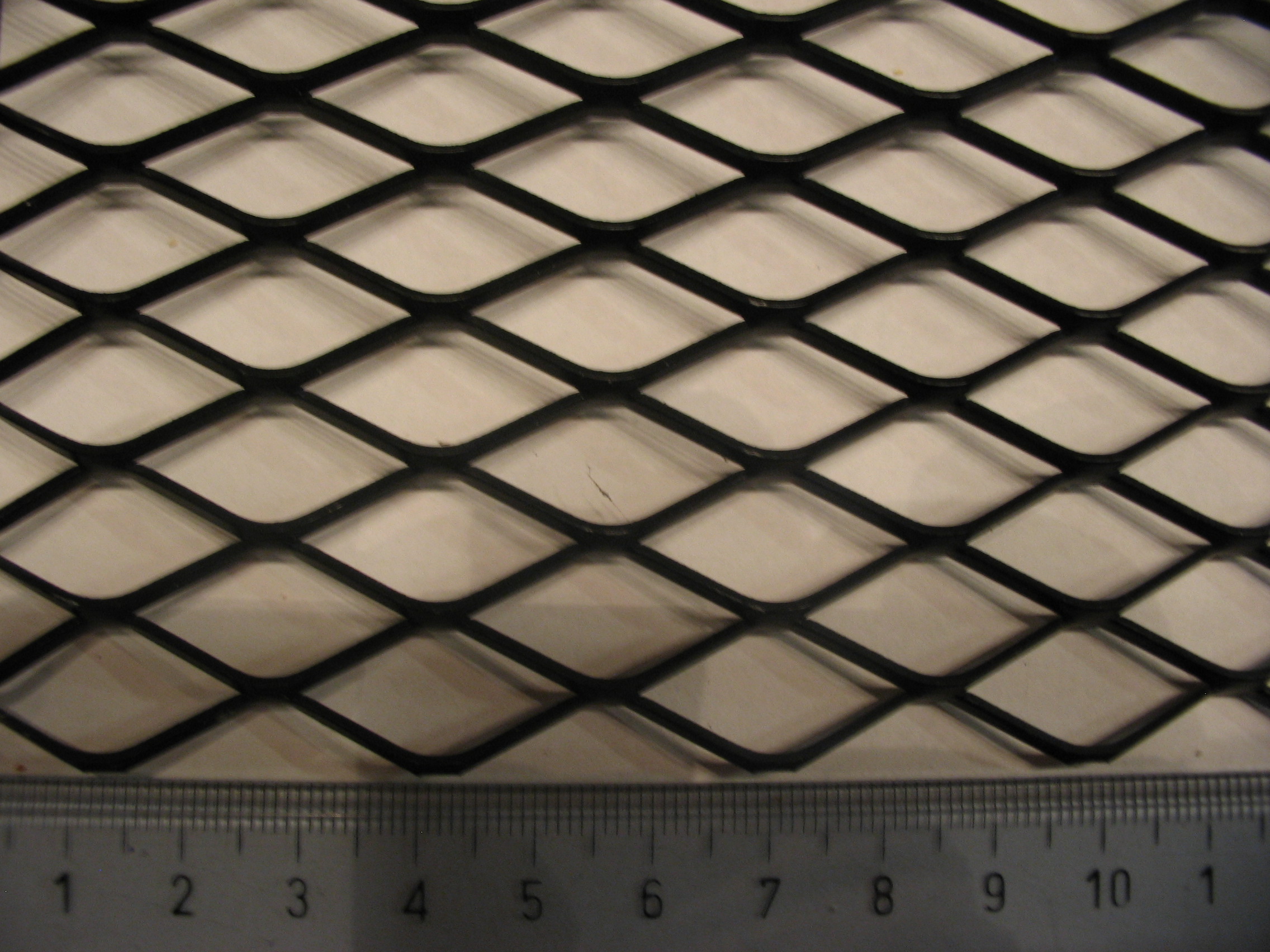 120 x 20 cm. UNIVERSAL BLACK ALUMINUM DIAMOND MESH