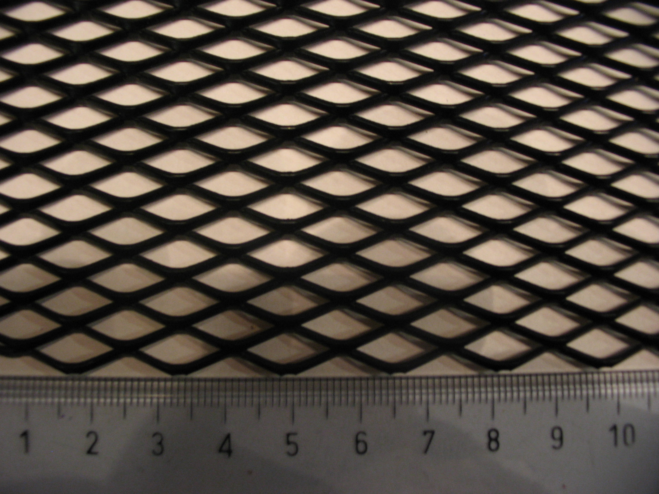 120 x 20 cm. UNIVERSAL BLACK ALUMINUM DIAMOND MESH